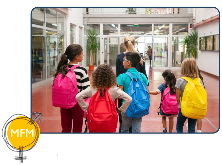 Dzieci idą za nauczycielką. Grafika MFM.